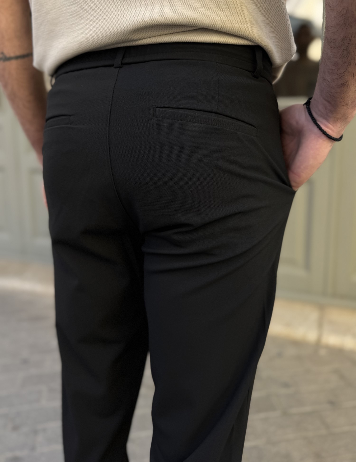 Ανδρικό υφασμάτινο μαύρο παντελόνι με κορδόνι και κουμπί FCL5785 φωτογραφία